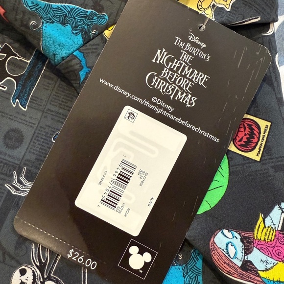 NWT Disney The Night Before Christmas Women’s V-Neck Scrub Top Halloween - Picture 7 of 7